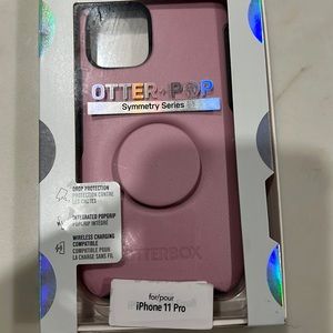 iPhone 11 Pro symmetry Otter + Pop